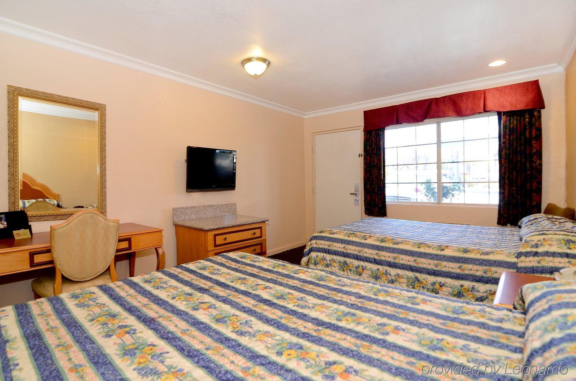 Americas Best Value Inn Corona Bilik gambar