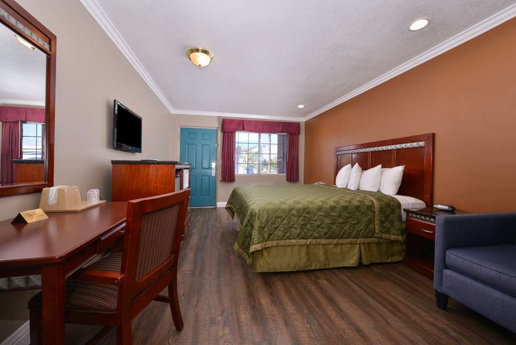 Americas Best Value Inn Corona Bilik gambar