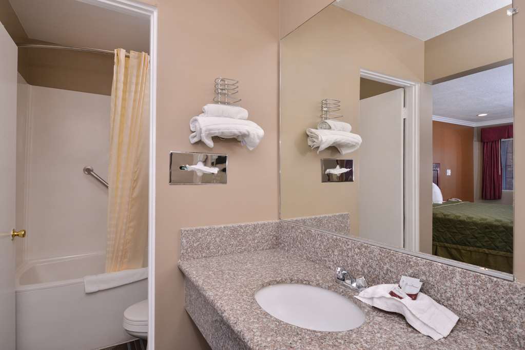 Americas Best Value Inn Corona Bilik gambar