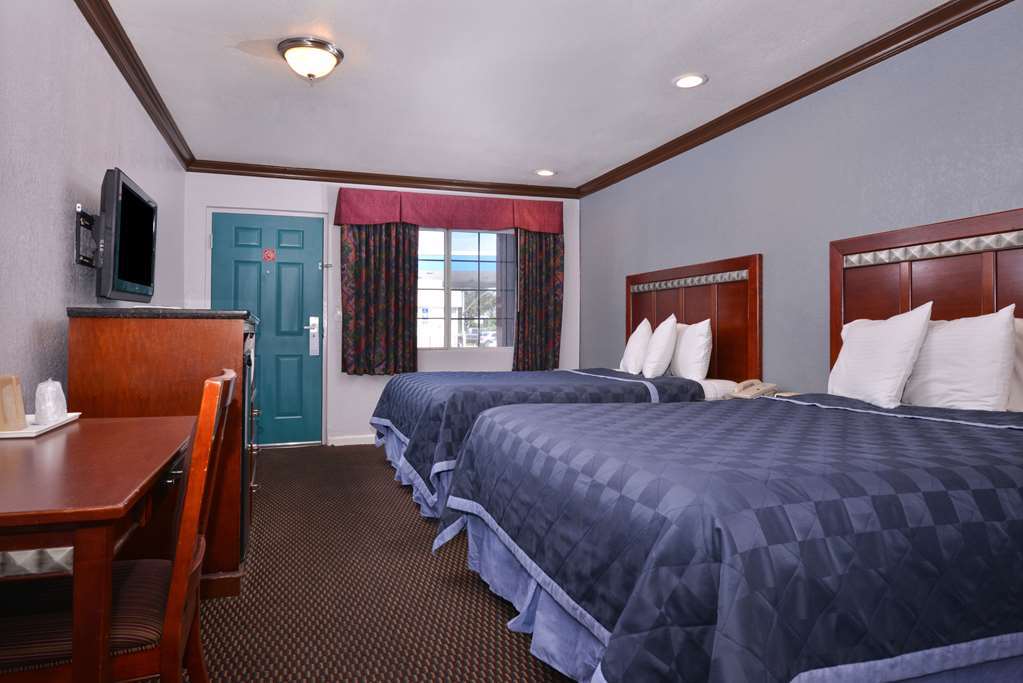 Americas Best Value Inn Corona Bilik gambar