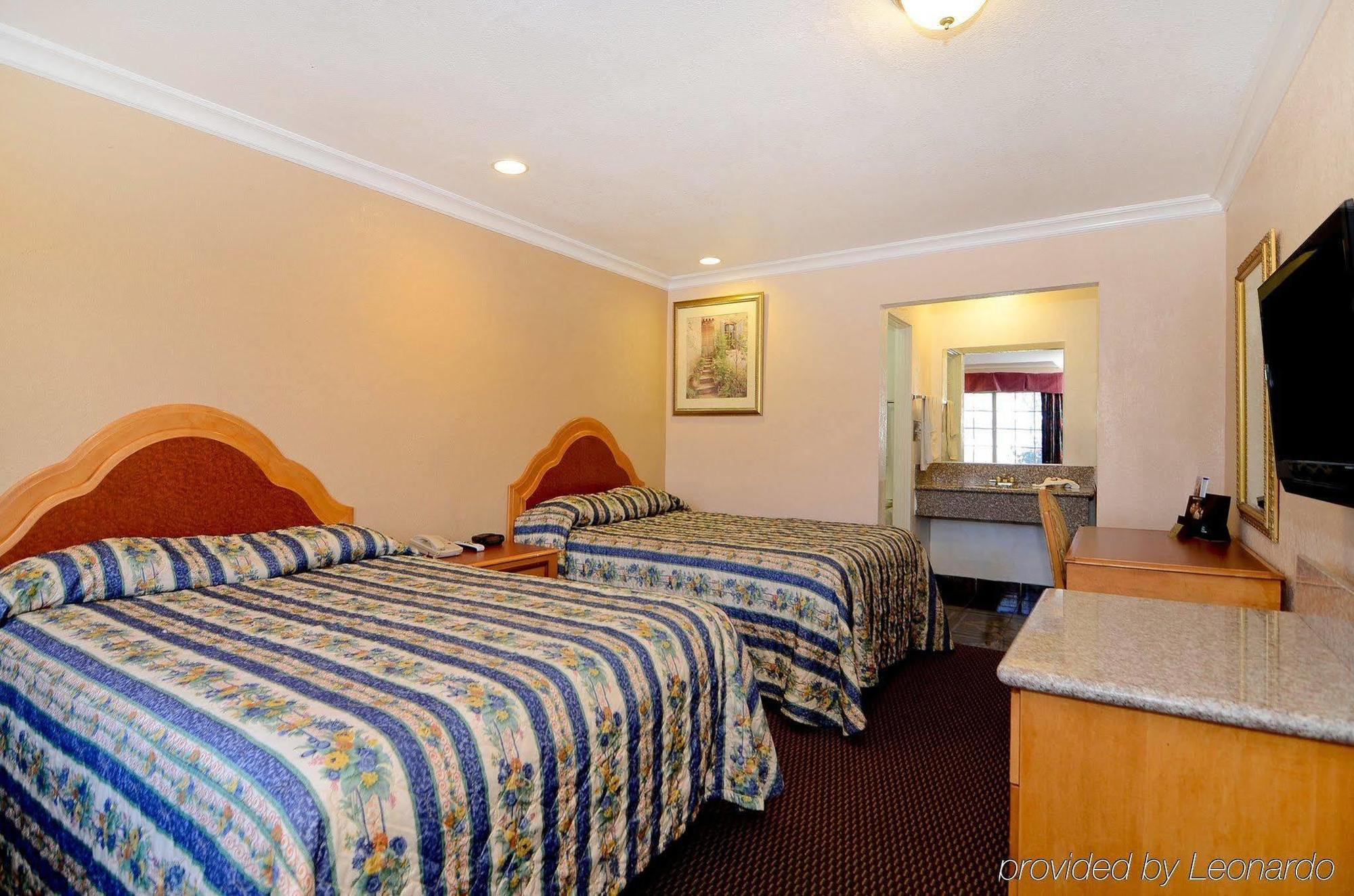 Americas Best Value Inn Corona Bilik gambar